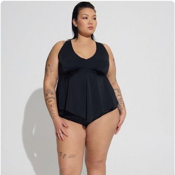 Torrid Wireless V-Neck Tankini top 🖤 - Picture 1 of 8